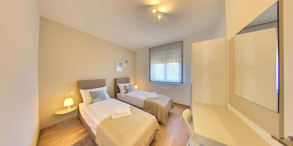 Photo of the whole room, Bedroom