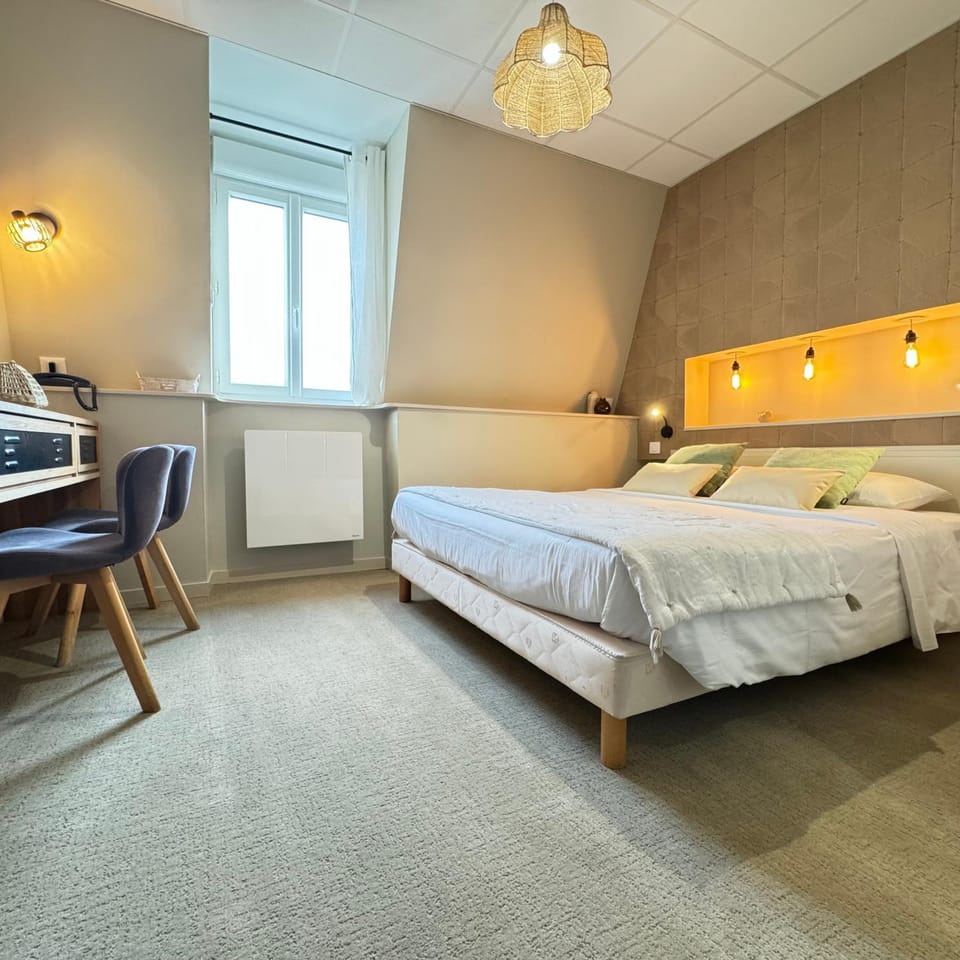 Bed, Photo of the whole room, Bedroom