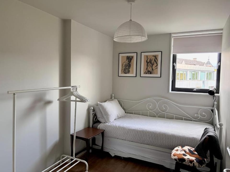 Glasgow City Single Room in Home-share with Balcony & Parking Apartment in Glasgow