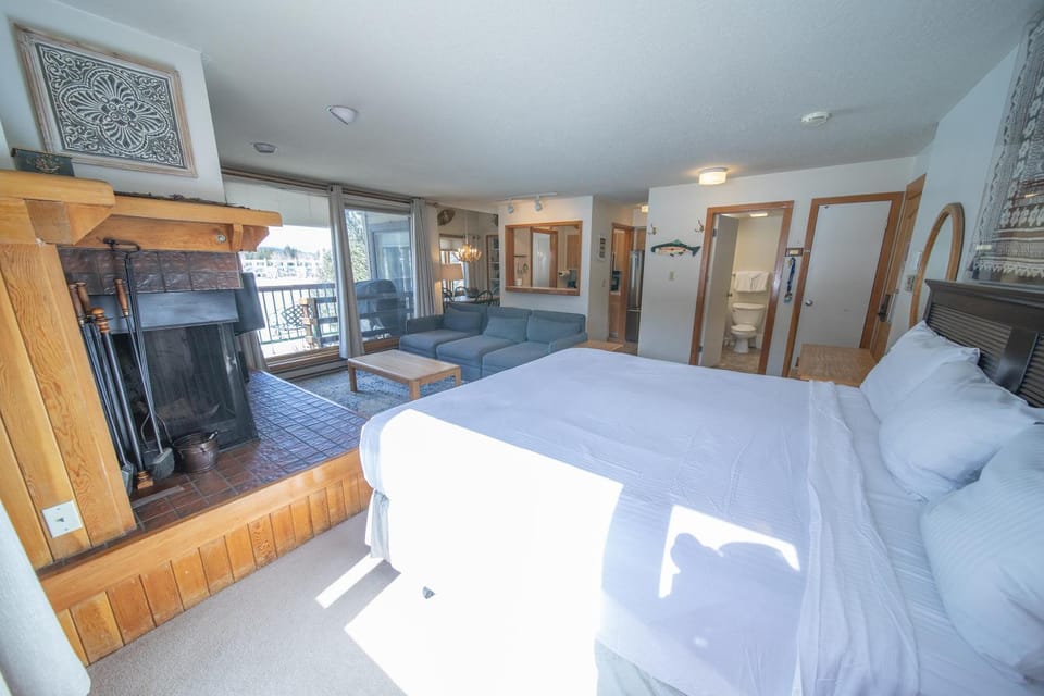 Lenawee 1728 by SummitCove Lodging in Colorado House in Keystone