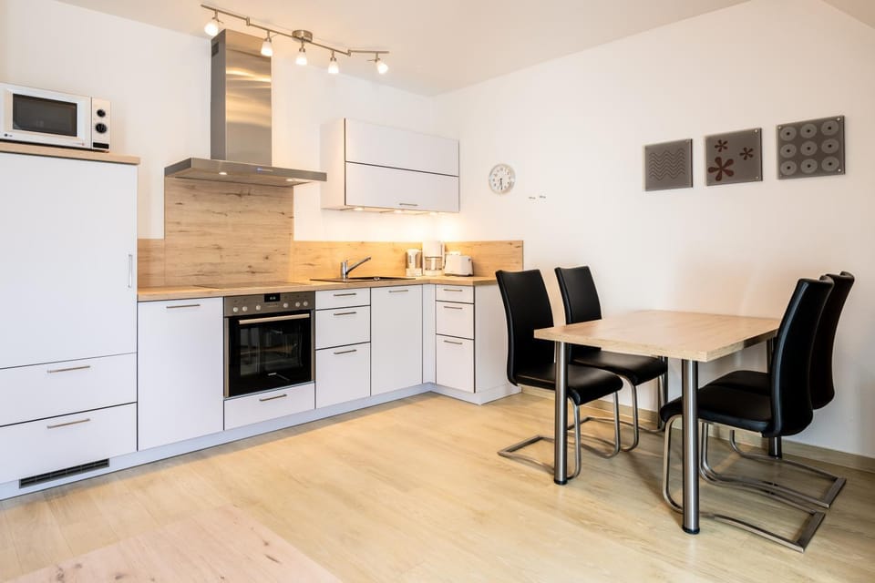 Coffee/tea facilities, Dining area, kitchen
