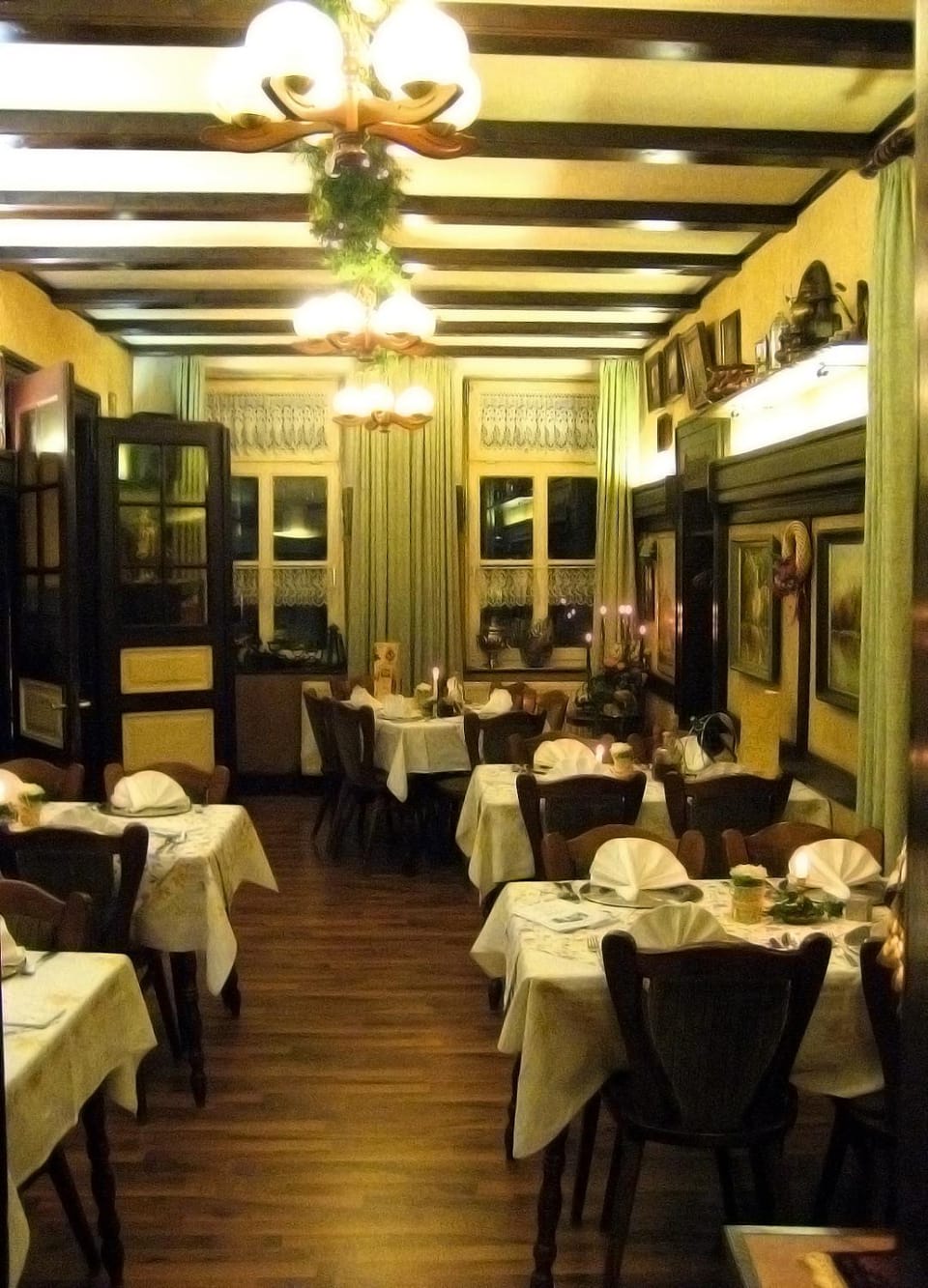 Restaurant/places to eat, Decorative detail