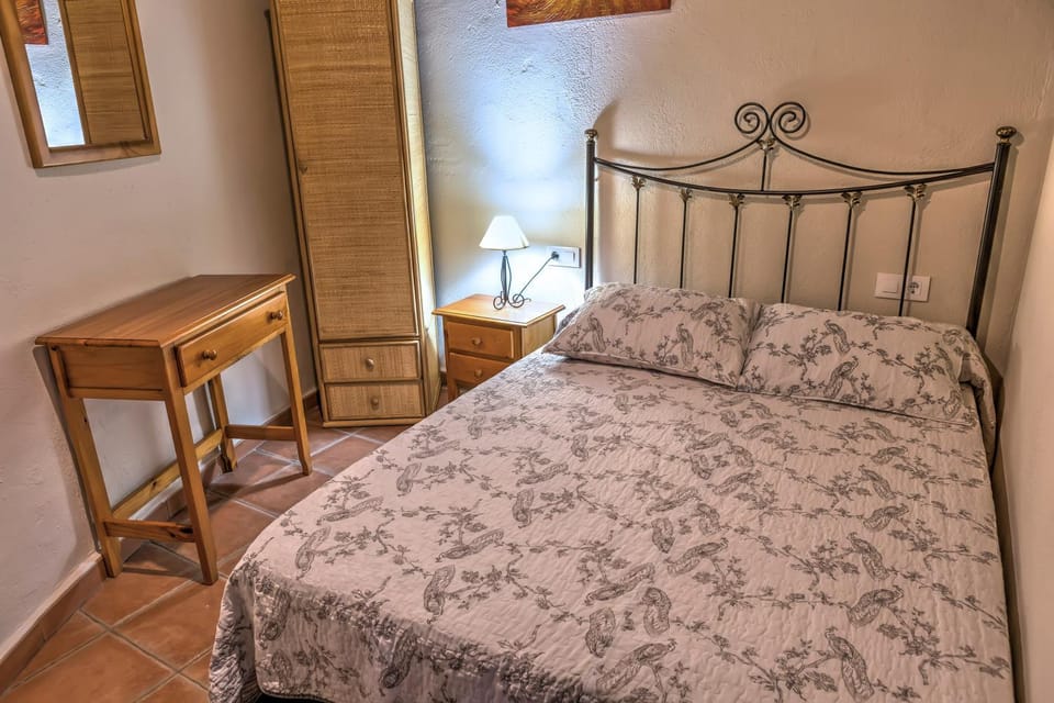 Chozos Rurales El Solitario Country House in Extremadura, Spain