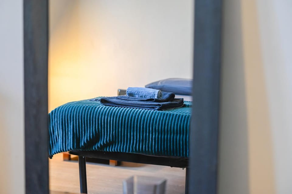 Bedroom, towels