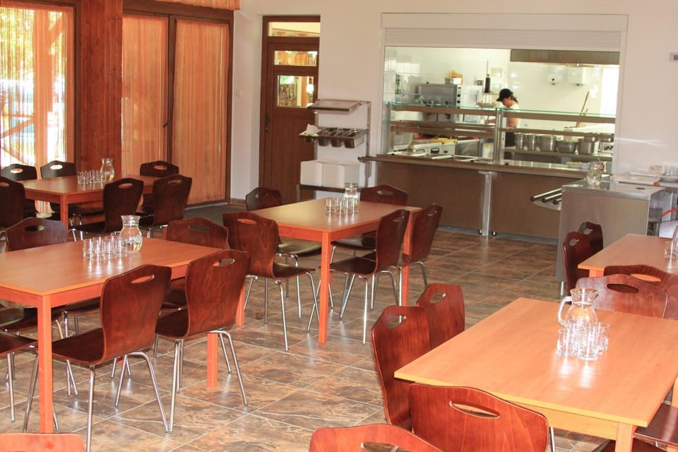 Restaurant/places to eat, Food, Drinks