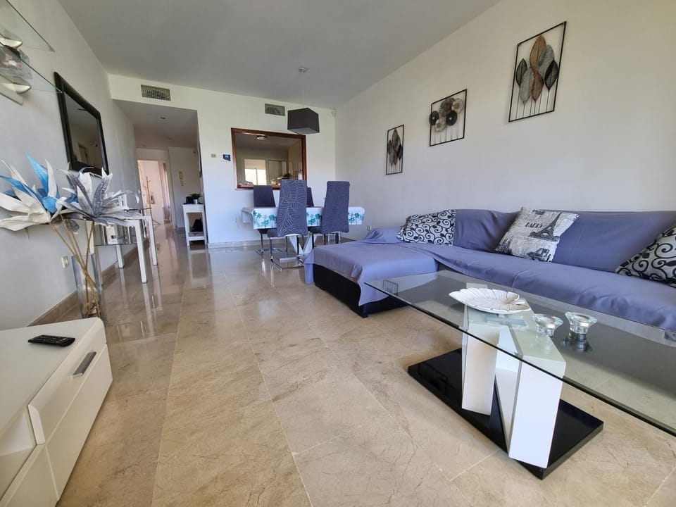 TV and multimedia, Kitchen or kitchenette, Living room, Seating area, Dining area
