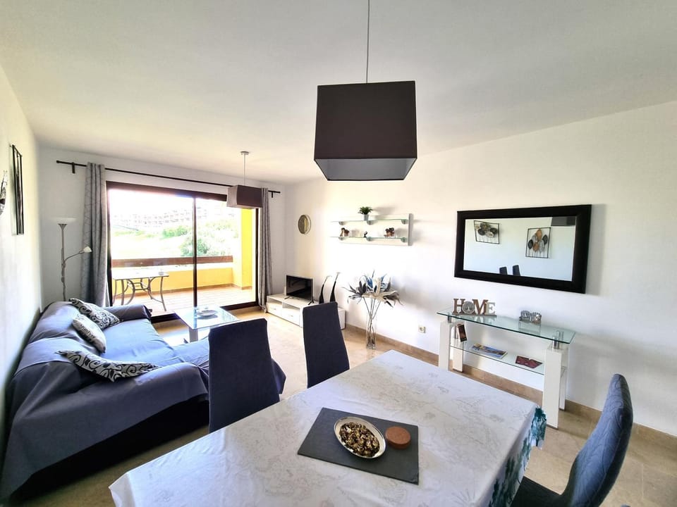 Communal lounge/ TV room, TV and multimedia, Living room, Seating area, Dining area