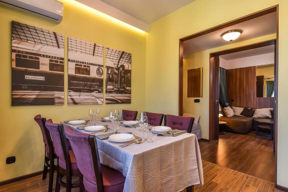 Living room, Seating area, Dining area, air conditioner