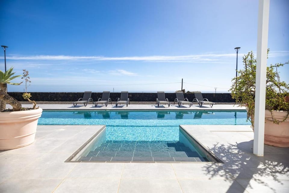 Casa Conil Private 25m Heated Pool with Hydraulic Mobility Lift House in Isla de Lanzarote