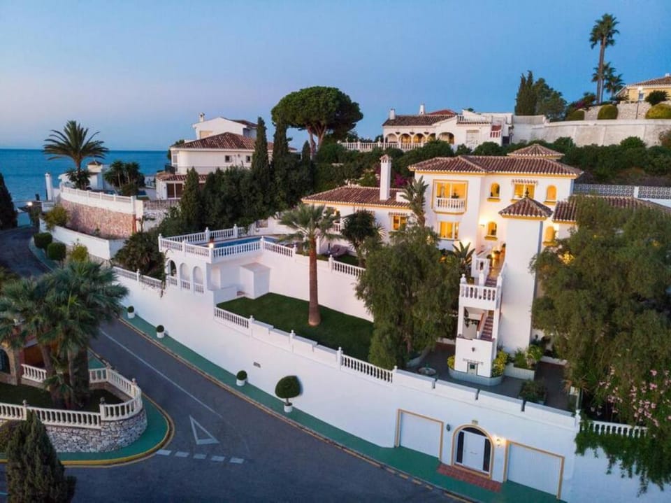 Large Family Villa 500m From Beach with Stunning Views Villa in Costa del Sol