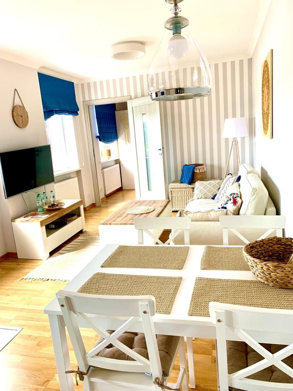 Communal lounge/ TV room, TV and multimedia, Seating area