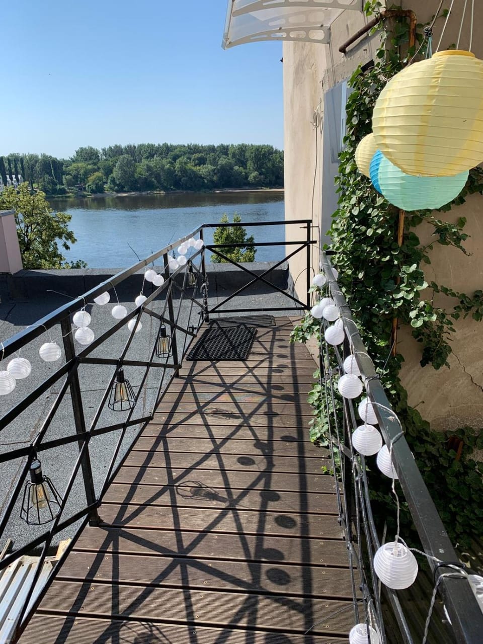 Facade/entrance, View (from property/room), River view