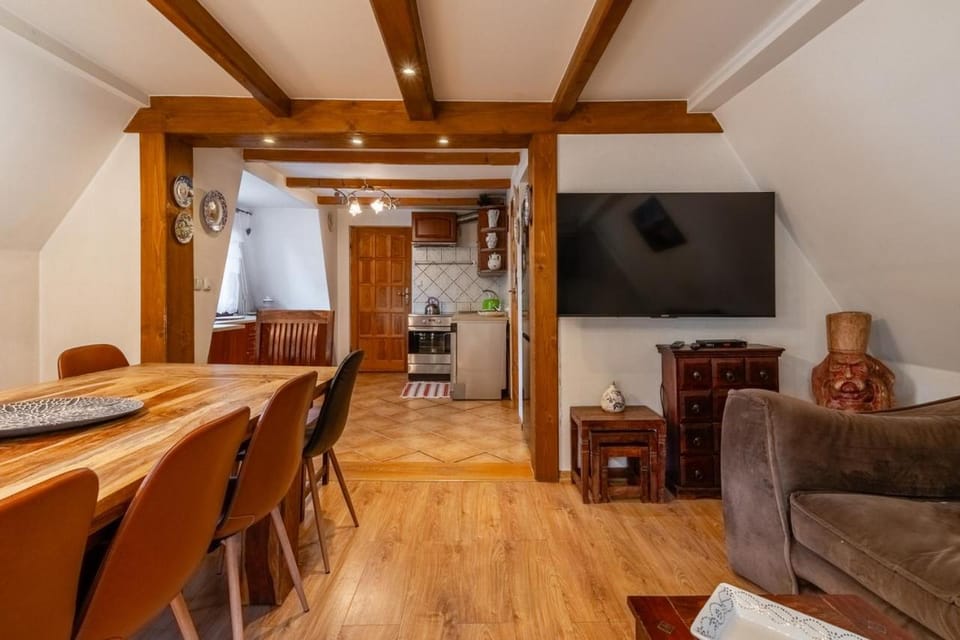 Communal lounge/ TV room, TV and multimedia, Living room, Seating area, Dining area, Evening entertainment