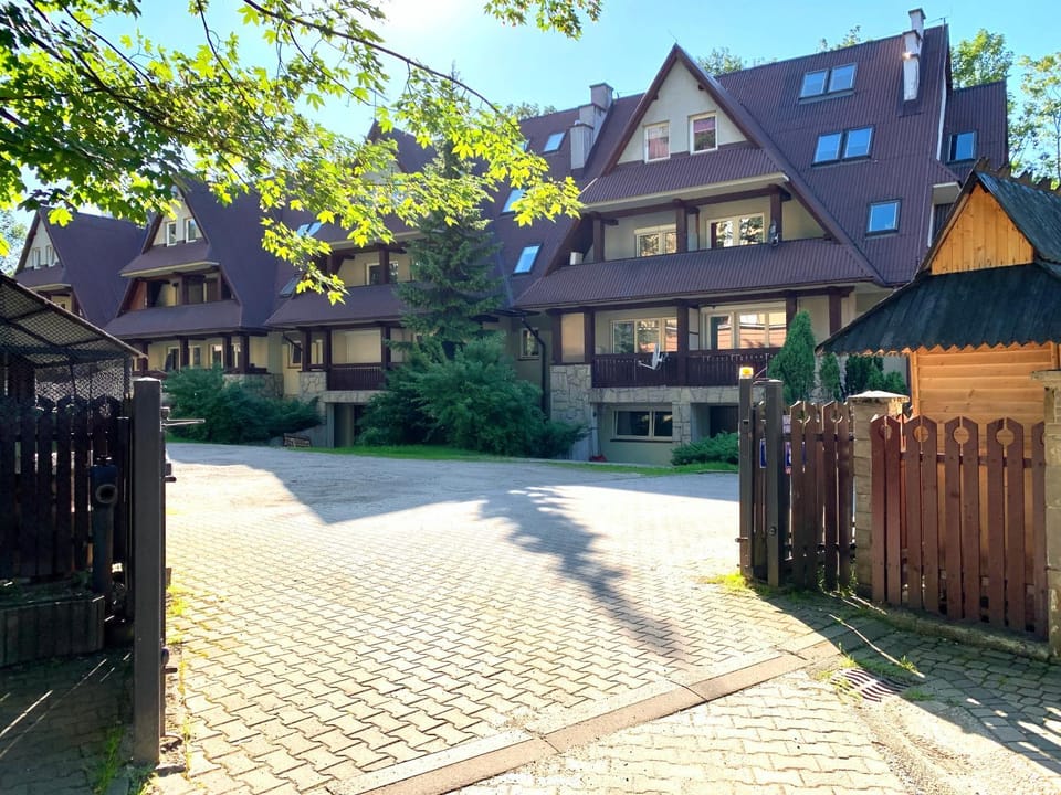 Property building, Spring, Day
