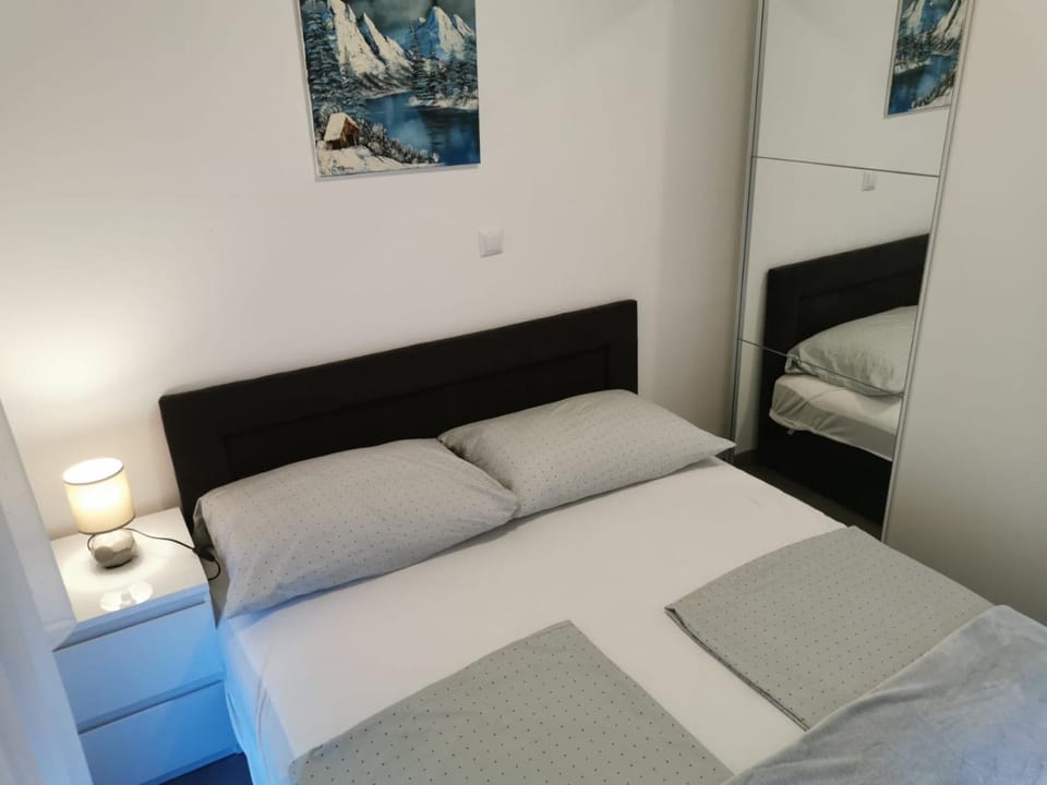 Bed, Other, Decorative detail