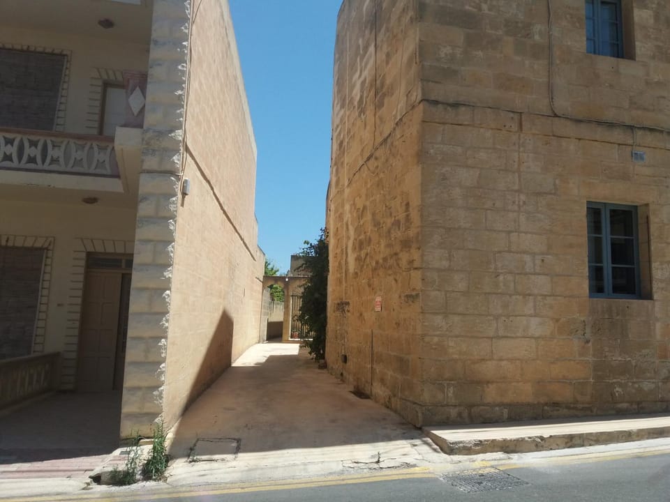 Nearby landmark, Facade/entrance, Day