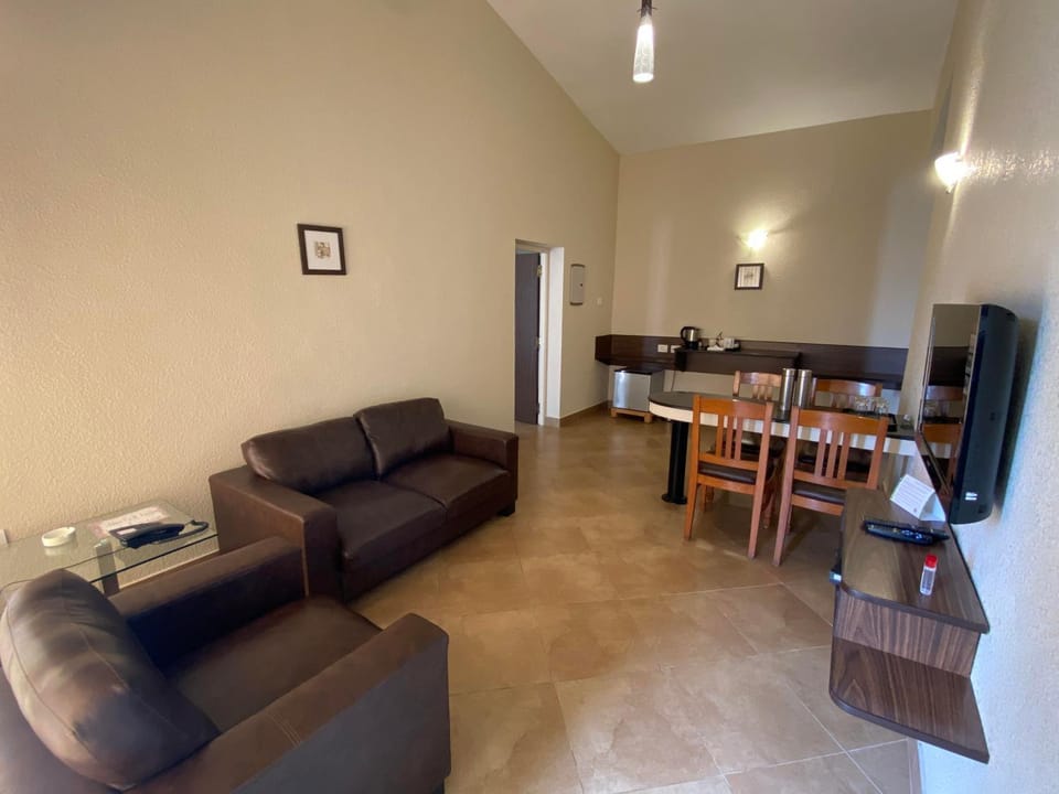 Communal lounge/ TV room, TV and multimedia, Living room, Dining area