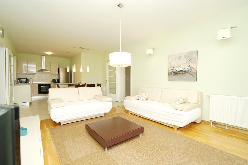 Kitchen or kitchenette, Seating area, air conditioner