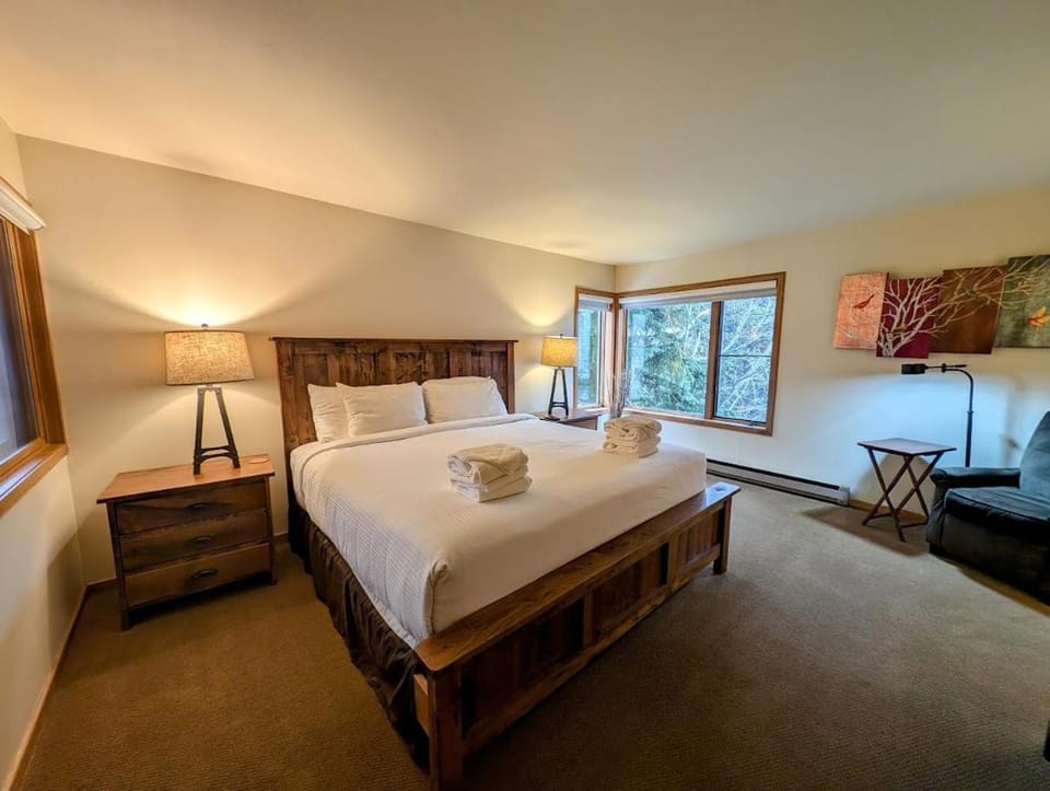 Ski Run 201 by SummitCove Lodging in Colorado House in Keystone