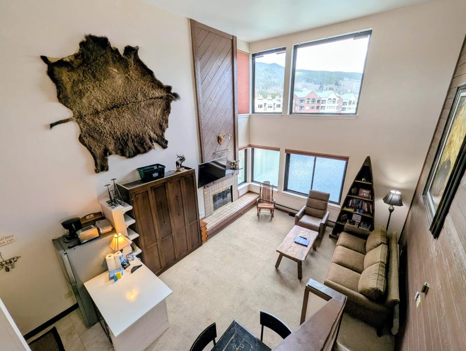 Day, Living room, Seating area, Mountain view, fireplace, furniture