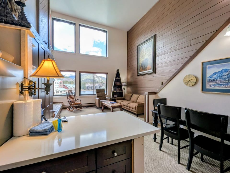 Day, View (from property/room), Kitchen or kitchenette, Living room, Seating area, Mountain view, furniture
