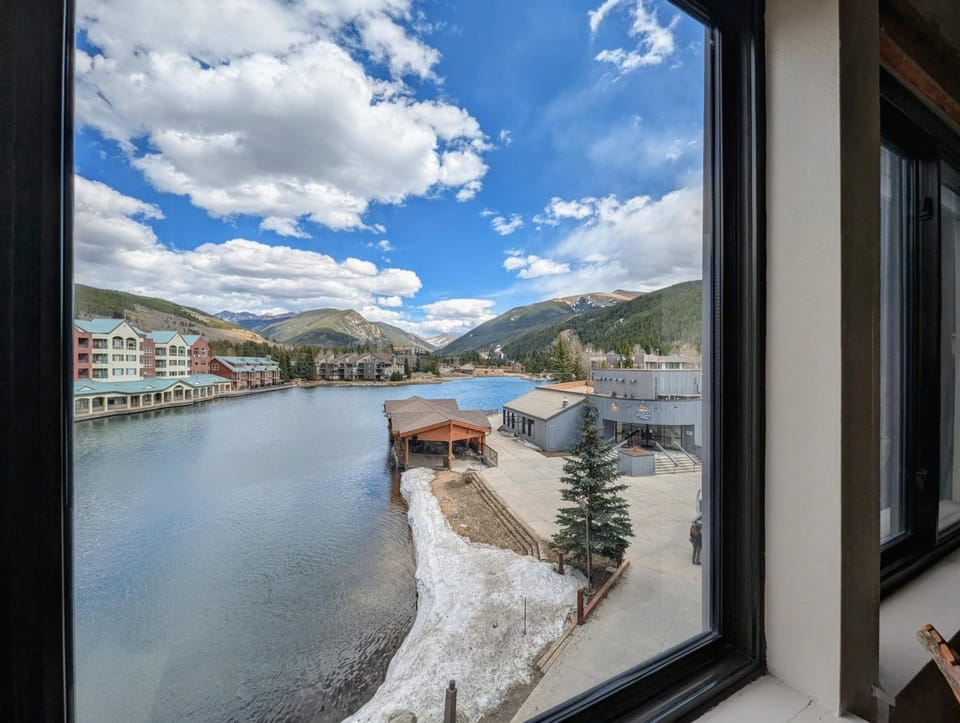 Day, View (from property/room), Lake view, Mountain view