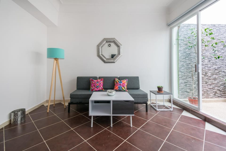JUUB Newly Renovated cozy Studio @ La Roma Apartment in Mexico City