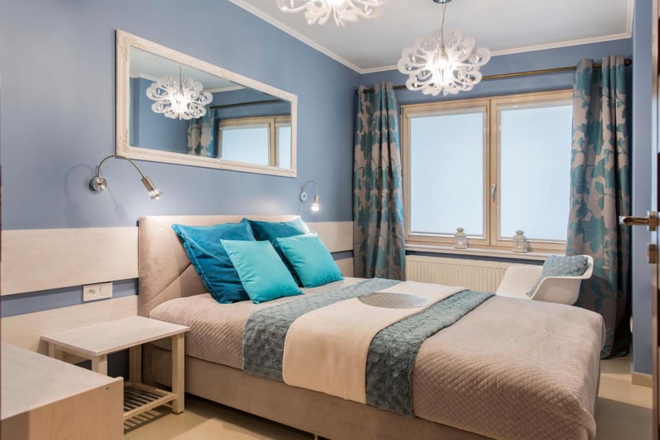 Bed, Photo of the whole room, Bedroom, Family