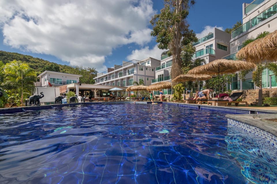Property building, Day, Pool view, Swimming pool