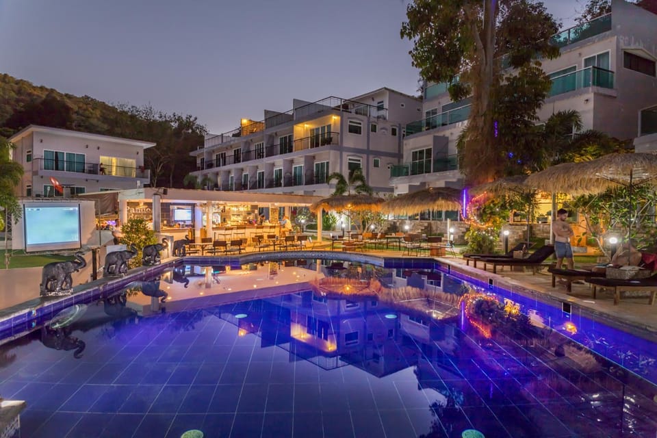 Property building, Swimming pool, Swimming pool