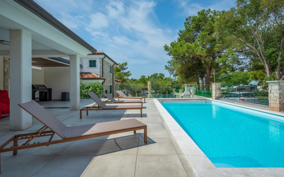 Swimming pool, Swimming pool