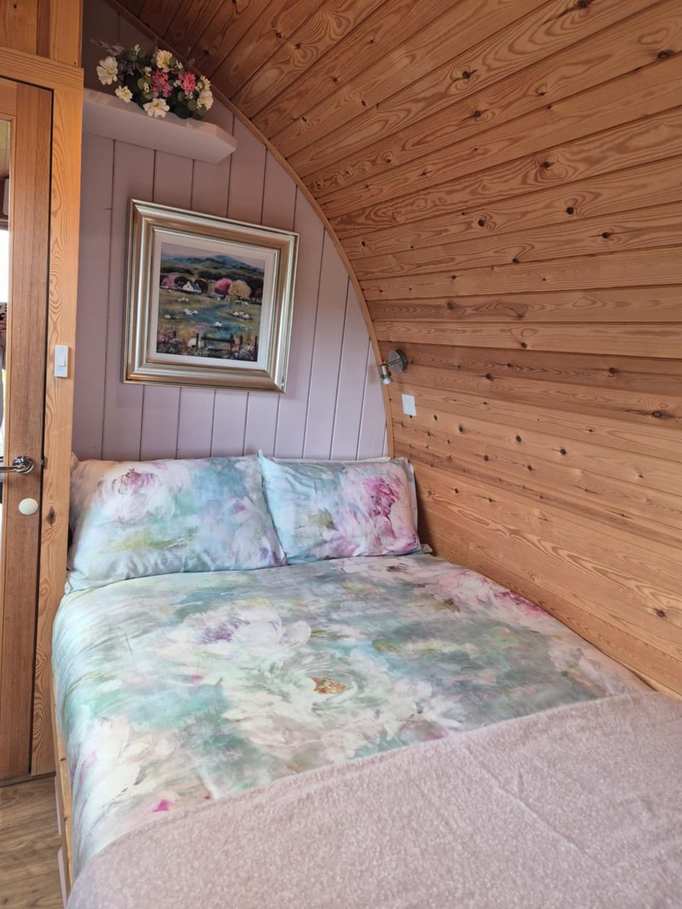 Lilly's Lodges Orkney Hedgehog Lodge Nature lodge in Scotland
