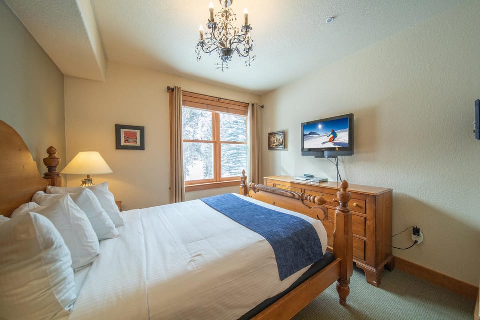 Red Hawk Townhomes 2333 by SummitCove Lodging in Colorado House in Keystone