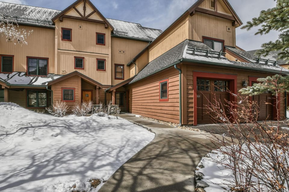 Red Hawk Townhomes 2333 by SummitCove Lodging in Colorado House in Keystone