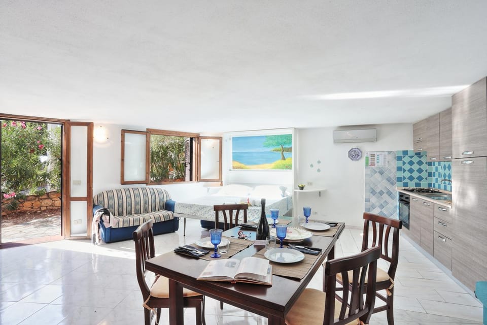Bed, Kitchen or kitchenette, Dining area, Bedroom