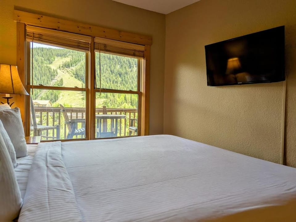 Tenderfoot Lodge 2673 by SummitCove Lodging in Colorado House in Keystone