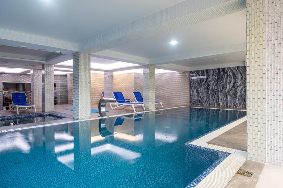 Pool view, Swimming pool, sunbed
