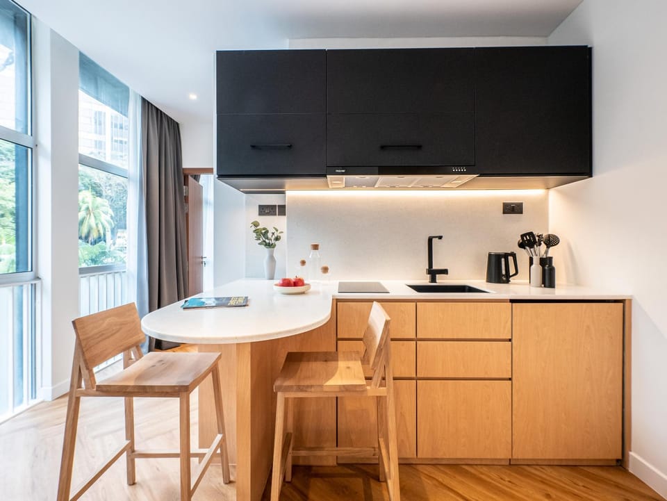 Kitchen or kitchenette, Dining area