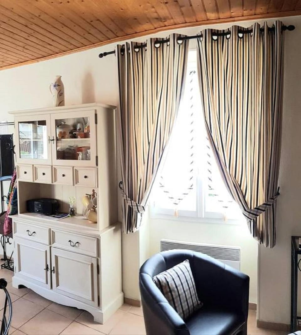 Maison Des Lys Apartment in Jonzac