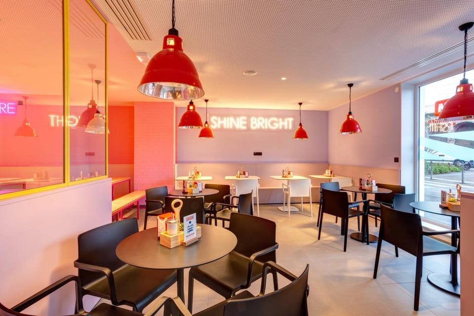 Restaurant/places to eat, Lounge or bar, Decorative detail, Seating area