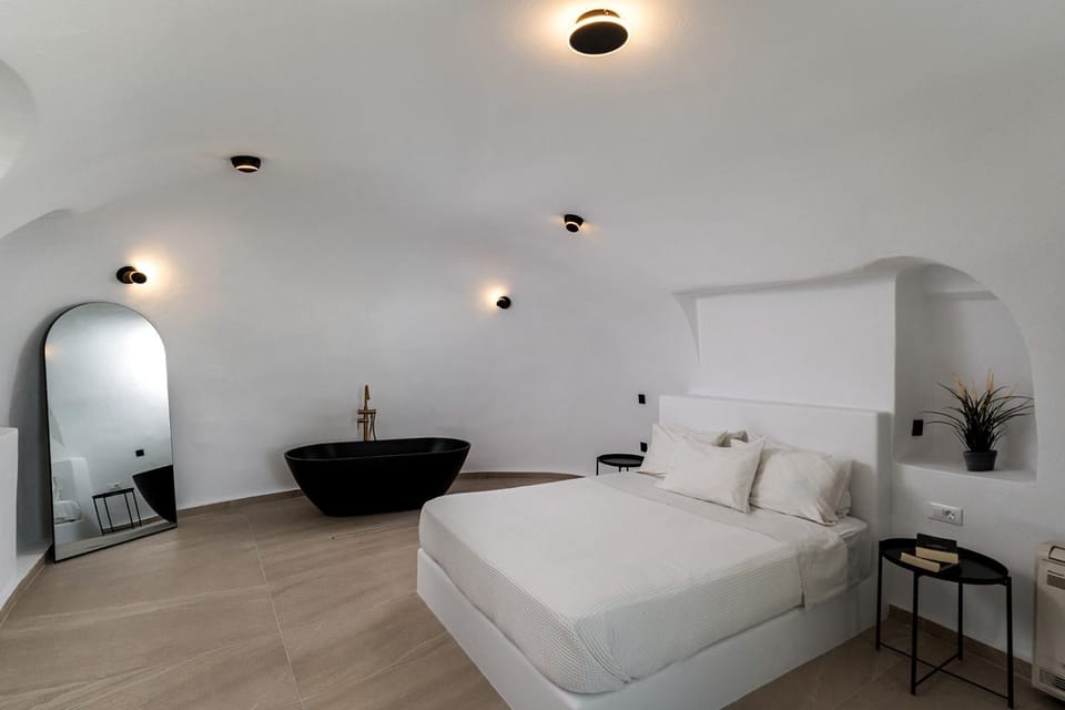 Enalion Suites Bed and Breakfast in Oia