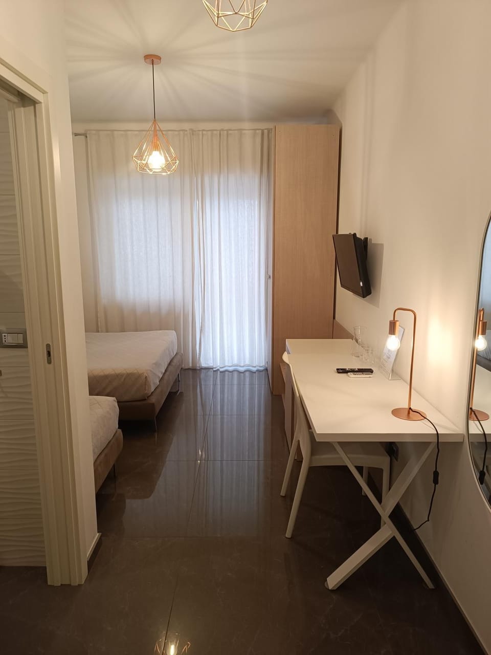 Bed, Bathroom, TV and multimedia, Photo of the whole room, Bedroom
