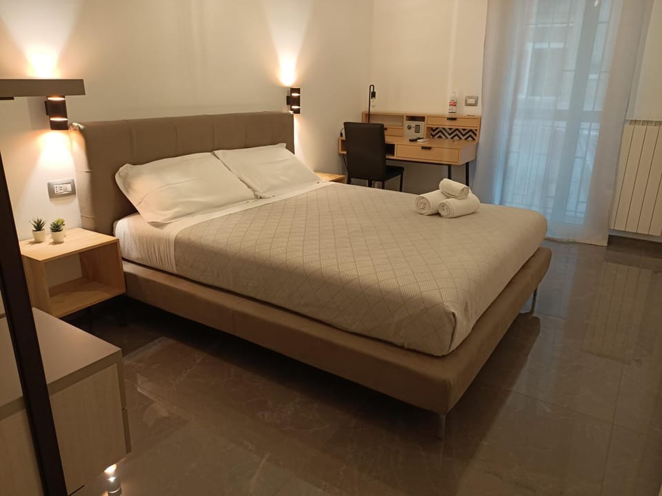 Bed, Bedroom, towels