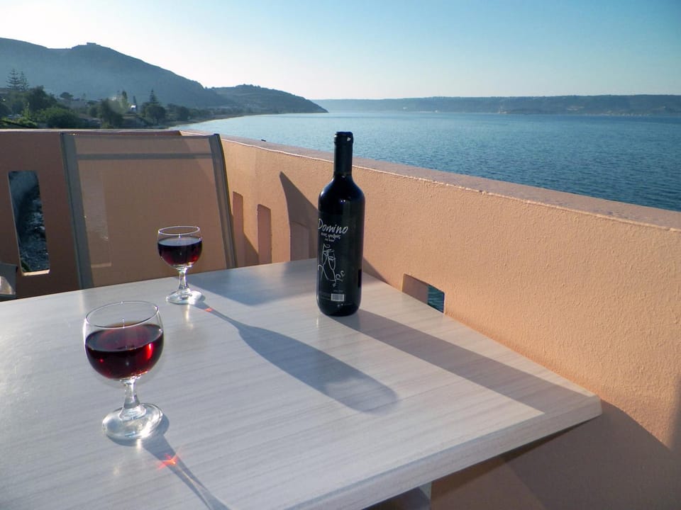 Balcony/Terrace, Food and drinks, Seating area, Sea view