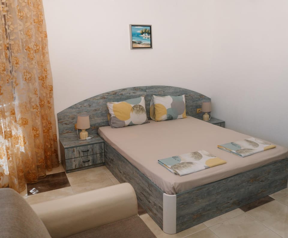 Photo of the whole room, Seating area, Bedroom, towels