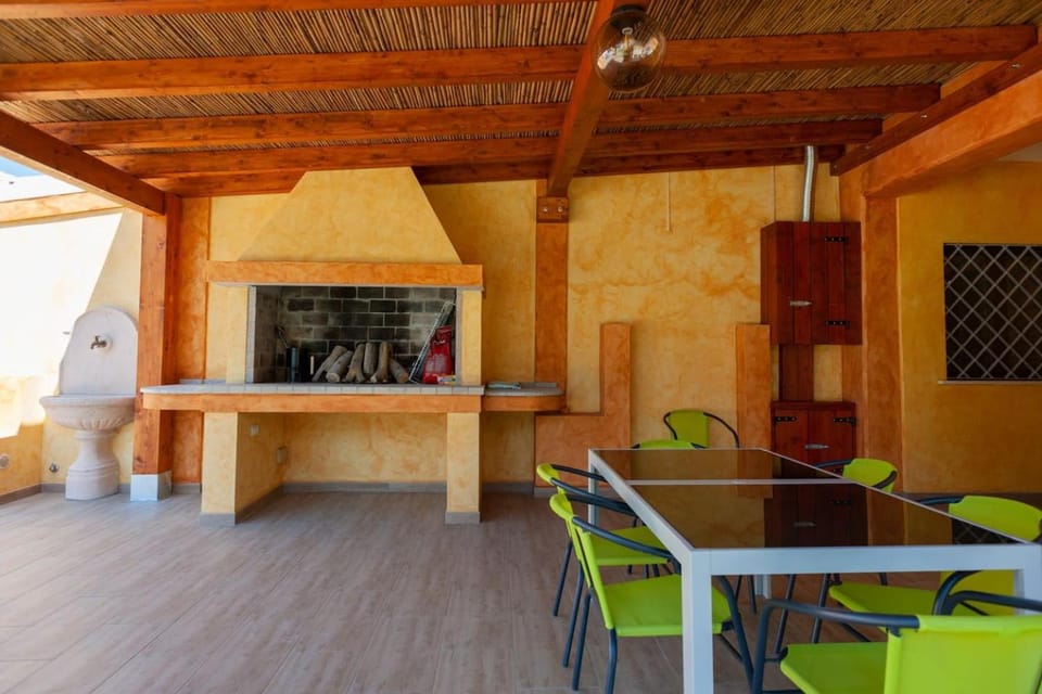 BBQ facilities, Garden, Dining area