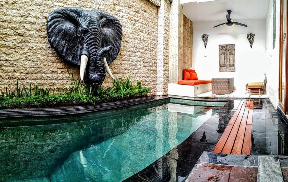 Swimming pool