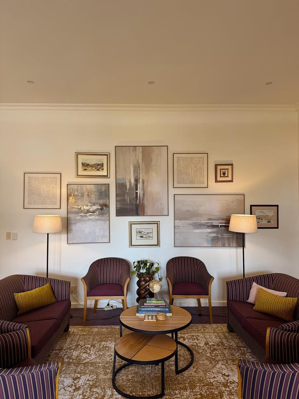 Living room, Seating area