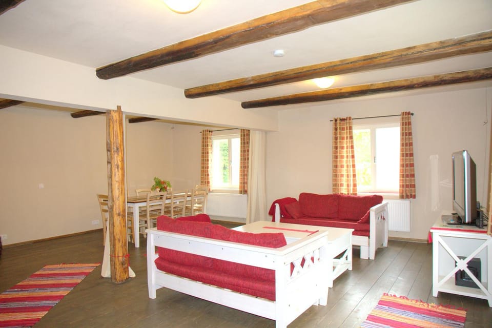 Communal lounge/ TV room