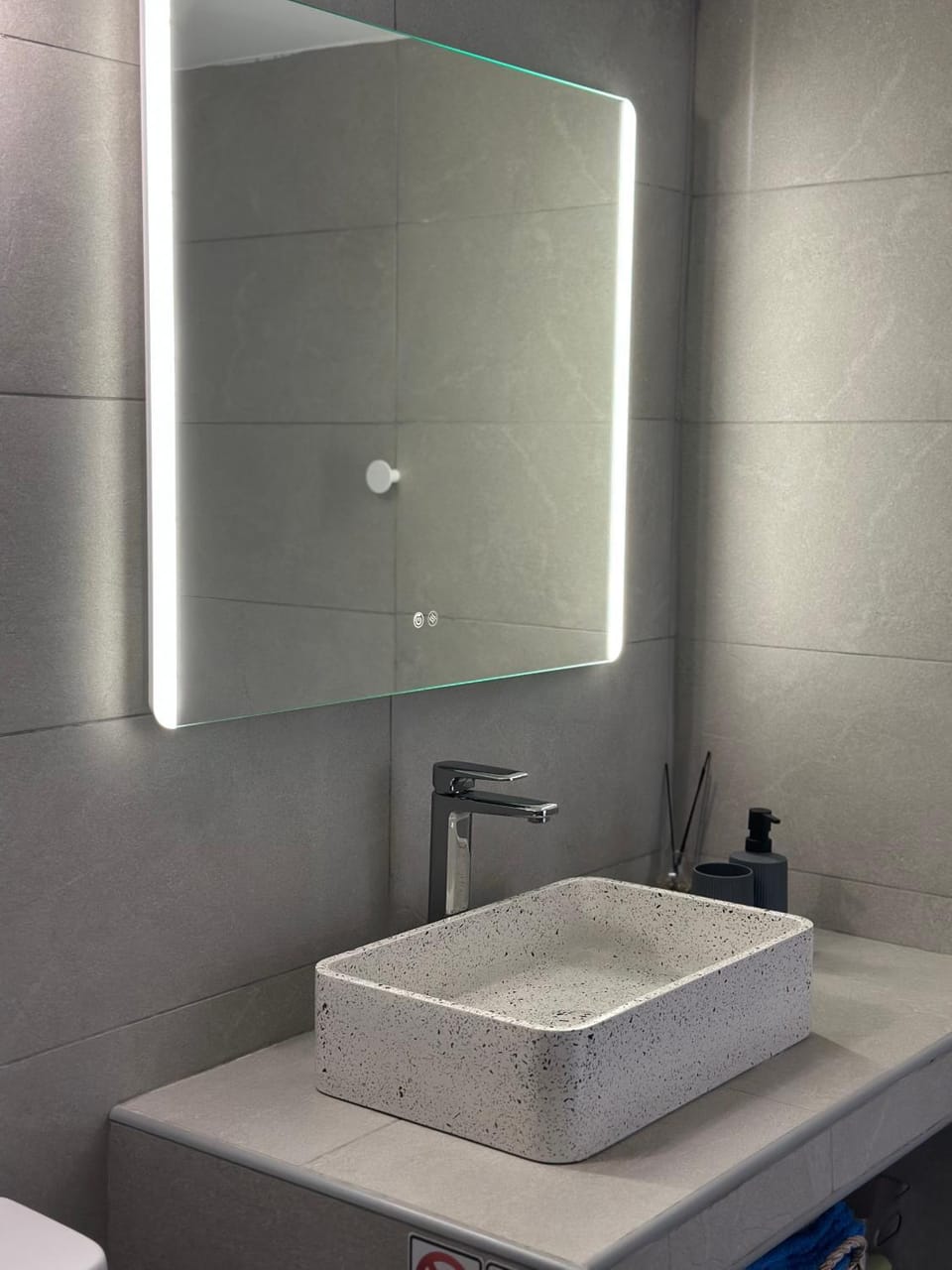Shower, Bathroom, Decorative detail, Sea view, towels